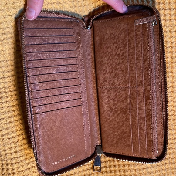 Tory Burch wallet/wristlet - Picture 3 of 6